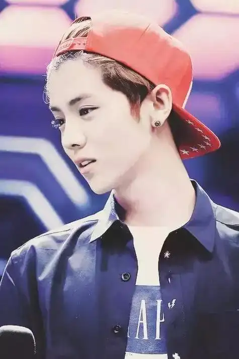 鹿晗父母真实身份曝光