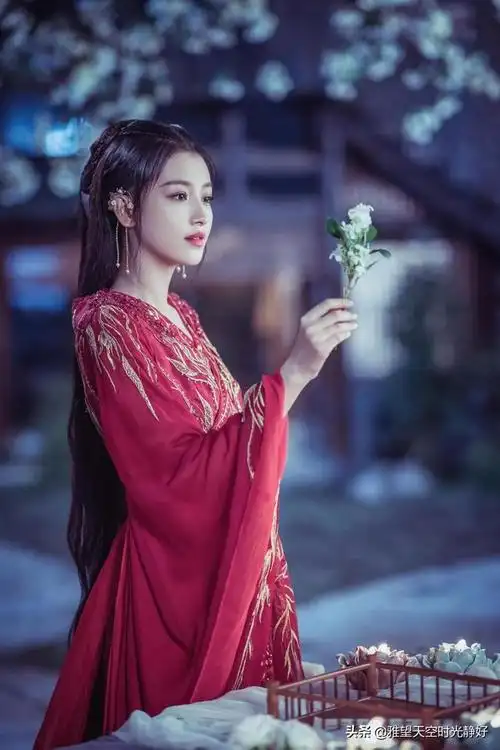 古装女明星图片唯美古风(盘点那些一眼就忘不了的古装红衣女神—一袭