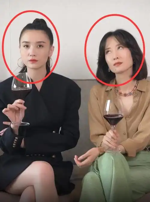 宋佳刘敏涛合照,当同框看向镜头,才知马尾与长披发哪个最减龄