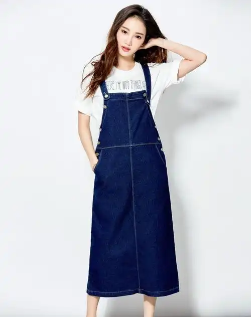 深蓝色背带牛仔裙