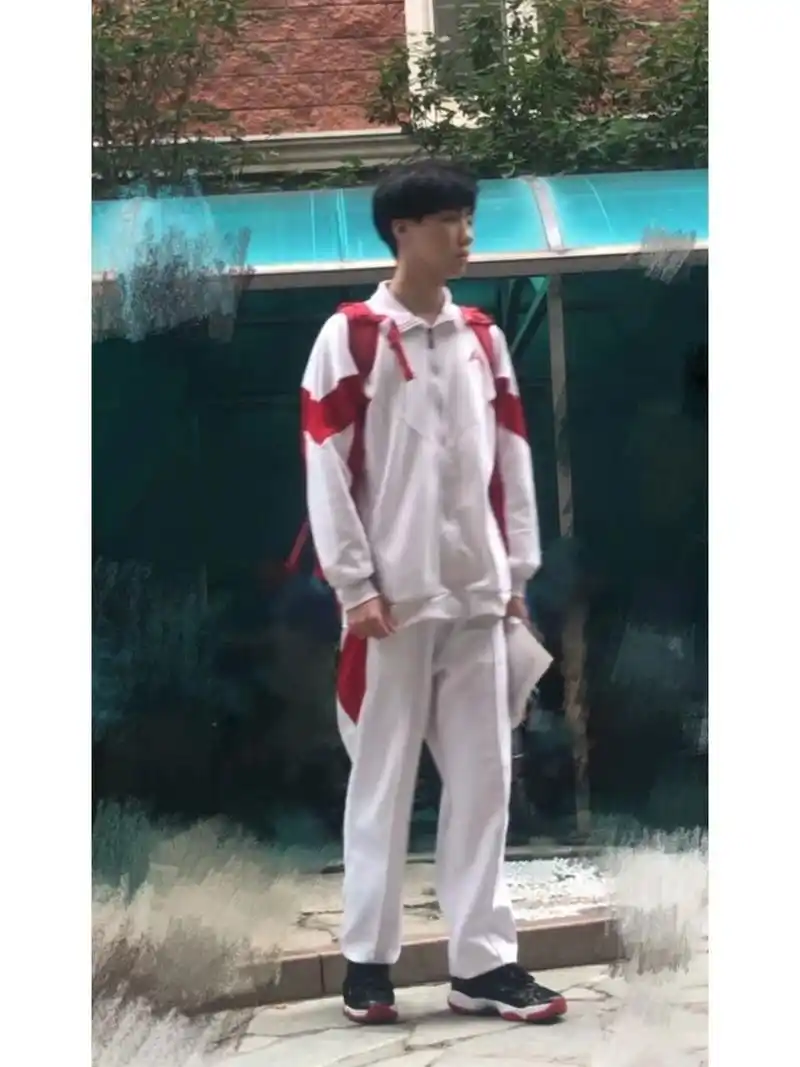 人大附中校服版 现在是颓废男大学生 (一分)