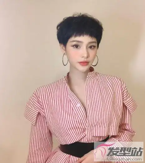 女生眉上刘海超短发发型推荐 减龄显气质打造时尚女王