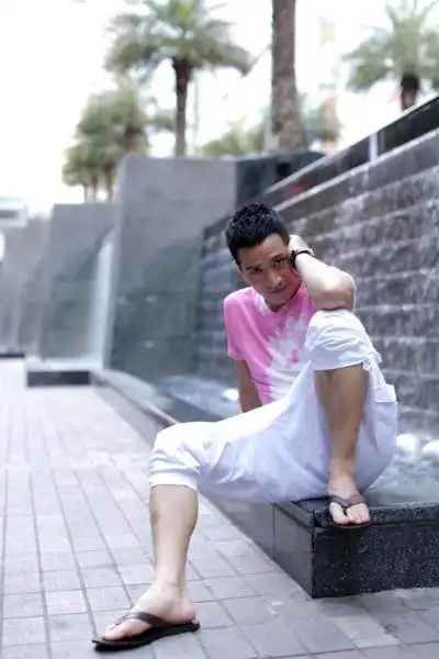 何晟铭七月魔都庆生粉丝奔走黄浦江畔朝晟