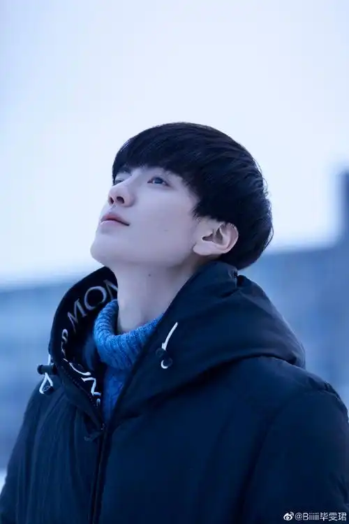 毕雯珺雪地顺毛随拍##毕雯珺冷到想切寒狰的号