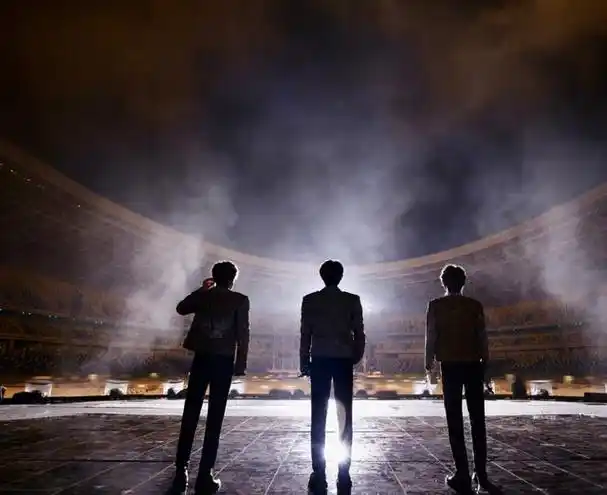 tfboys纷争与团结粉丝分裂抢地盘持刀扯头成笑话