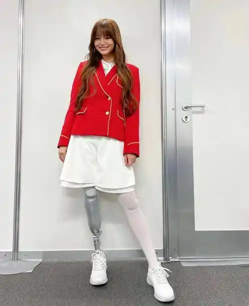 这些女神不一般逐渐赛博朋克化的义肢模特