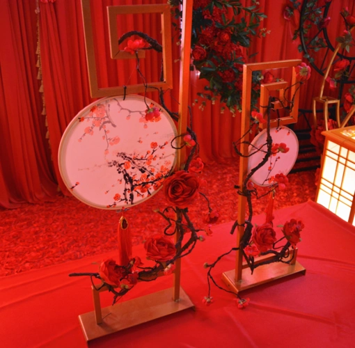 新中式婚礼道具金色弯钩摆件绣棚梅屏风橱窗装饰中国古风古典汉式