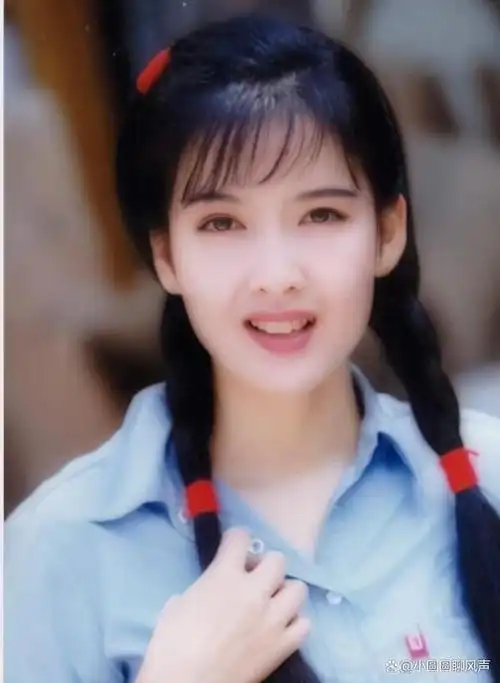 53岁周慧敏:从清纯玉女到一生无儿无女,她到底遭遇了什么?