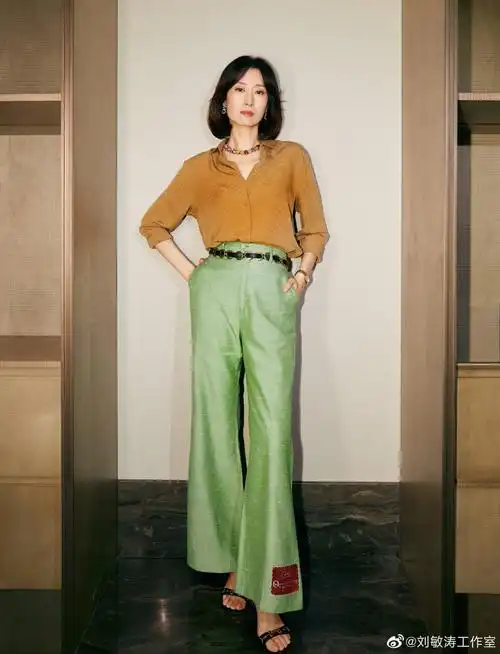 原创刘敏涛表情管理太强了红色高跟鞋后再出力作动作夸张画面逗趣