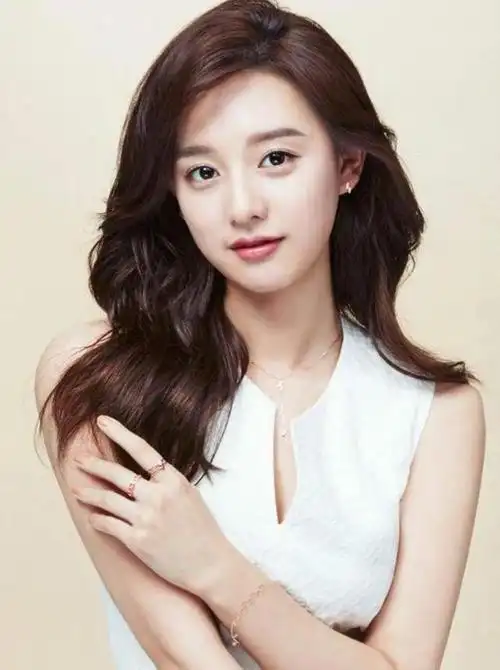 干净可爱颜值逆天的天然女神金智媛