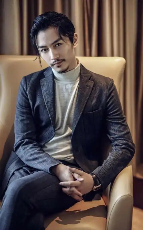 影视明星陈晓帅气写真