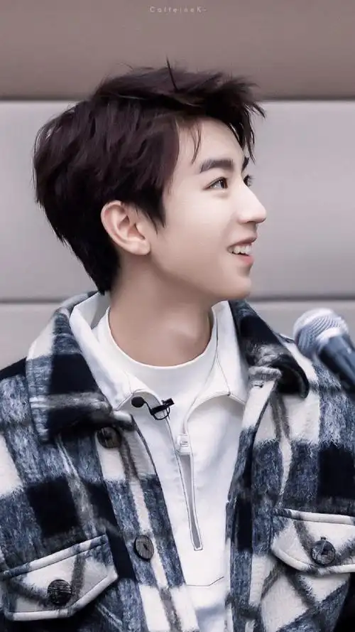 心空封神侧脸杀#来点不一样的神级侧颜杀,想在王俊凯的山根上滑滑