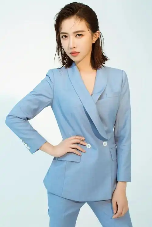 潘时七,人美心善的气质女神