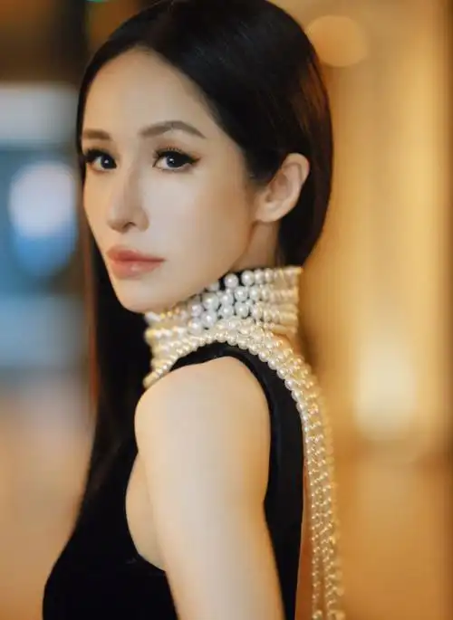 "天后"萧亚轩回归,新歌mv遭粉丝吐槽,嘟嘟唇判若两人-腾讯新闻