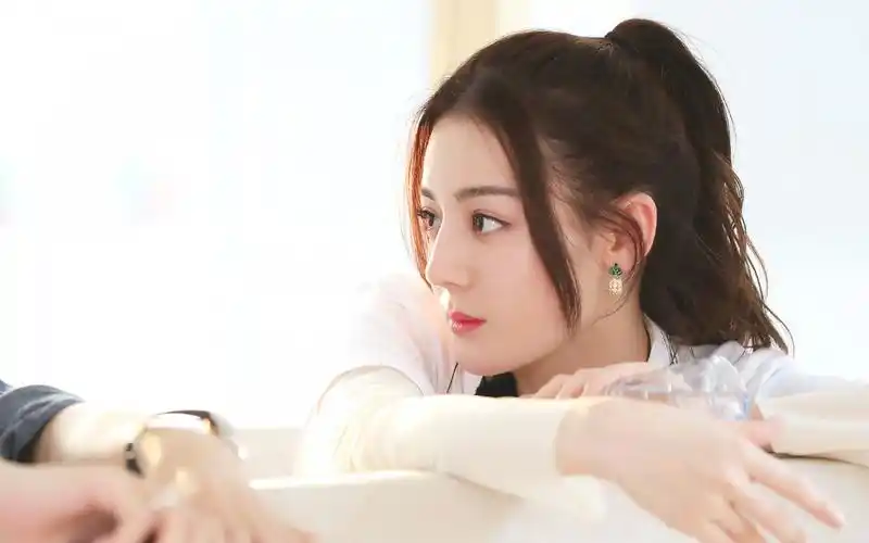 迪丽热巴甜美壁纸(5/6)