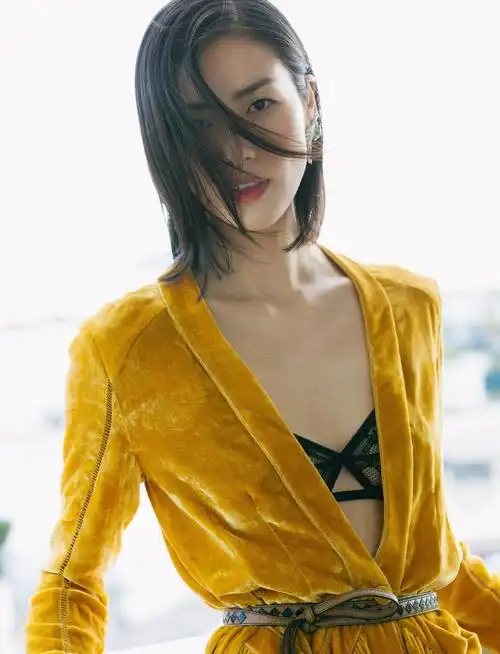 刘雯时尚圈的拼命三娘