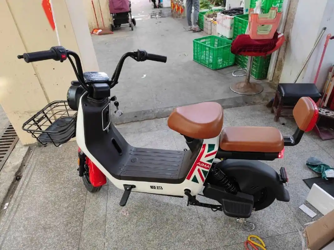 爱玛电动车关闭电源后还是可以推着走 稀里糊涂买了辆电动车,发现不会