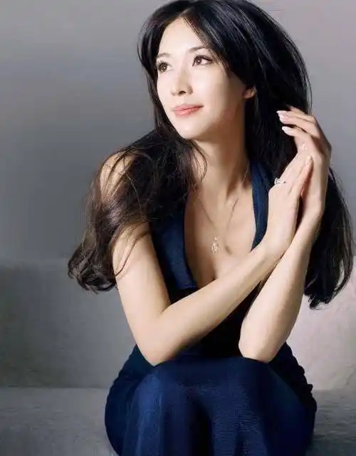 45岁林志玲怀孕被嘲:曾是18线小模特的她,凭什么红了20年?