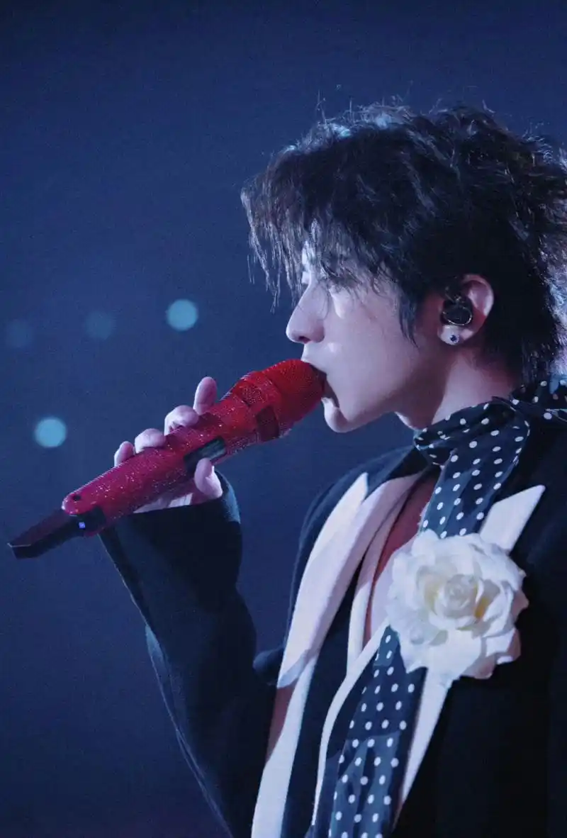 1万人的impact arena开演唱会,上座率全场爆满,蔡徐坤