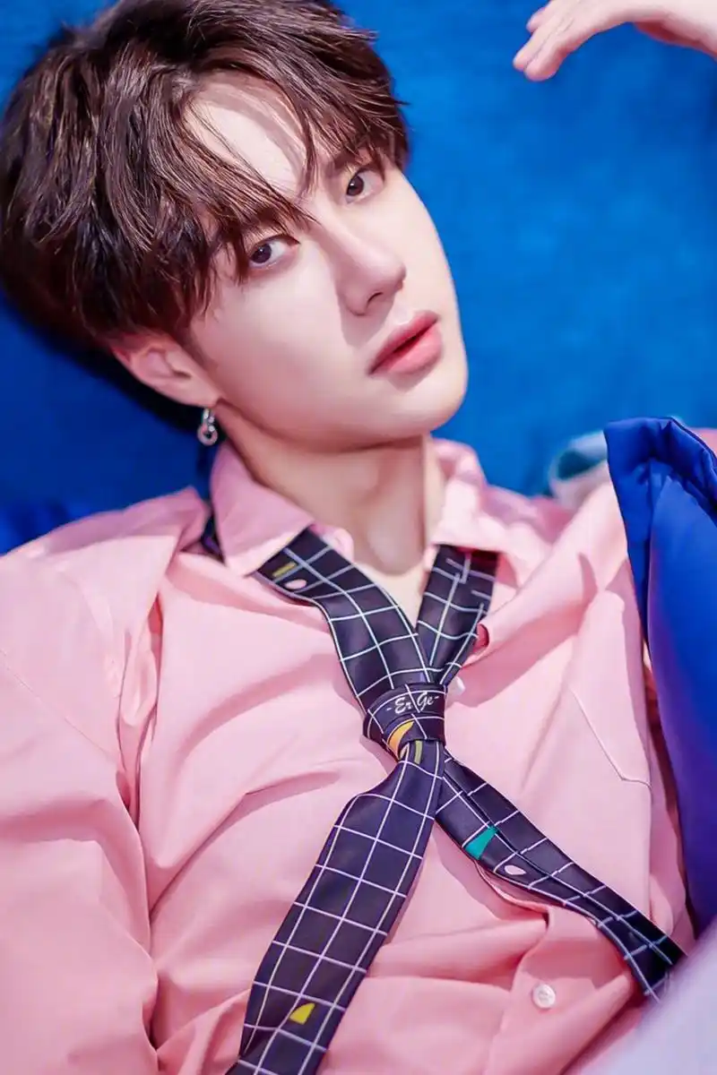 惊!王一博身价破亿,跻身华语娱乐界顶尖!