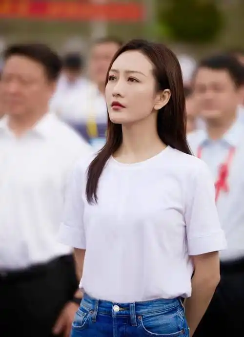 王鸥晒化妆照官宣复工:一月最后一天,春节倒计时_公众人物_私生活