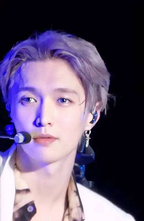 回应: 我原本是对张艺兴的颜无感,甚至还觉得他的造型很迷