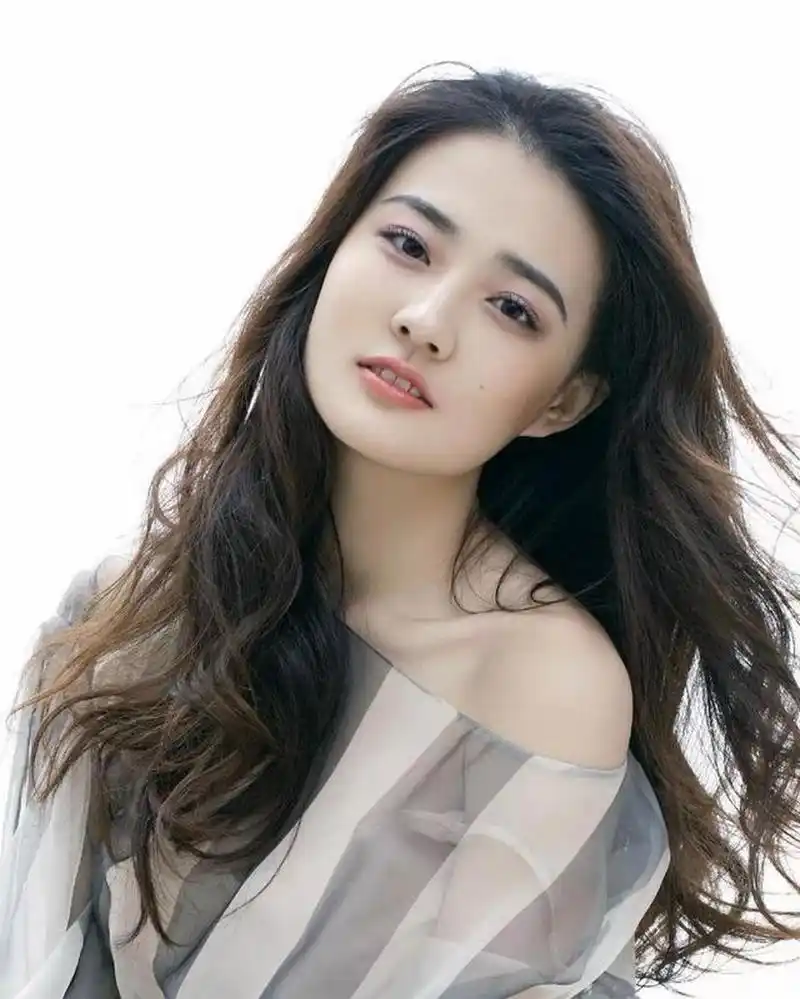 "方脸美女"还是要看李沁和徐璐