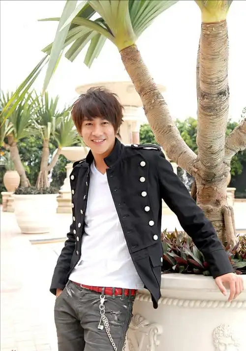 回顾林姵希嫁绯闻不断的何润东相伴15年至今无子她值得吗