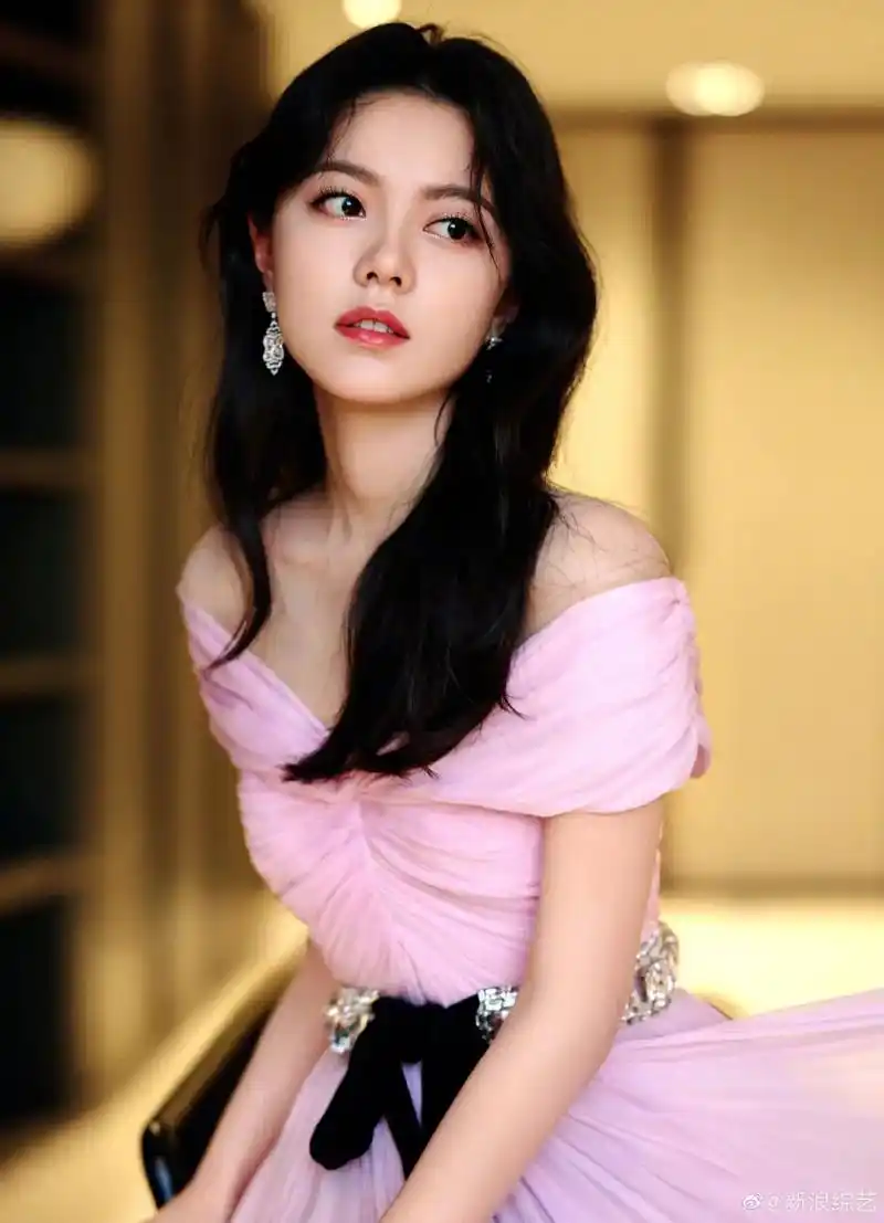 赵今麦.#长大 #赵今麦 小乖,尽管未来路很长,只要你不畏浮 - 抖音