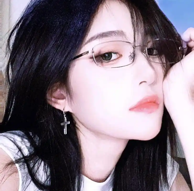 王奕#做个酷女孩 #侧颜 #分享图片 #高清头像 - 抖音