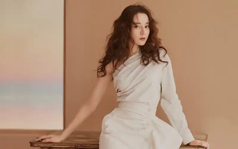 迪丽热巴性感妩媚高清桌面壁纸