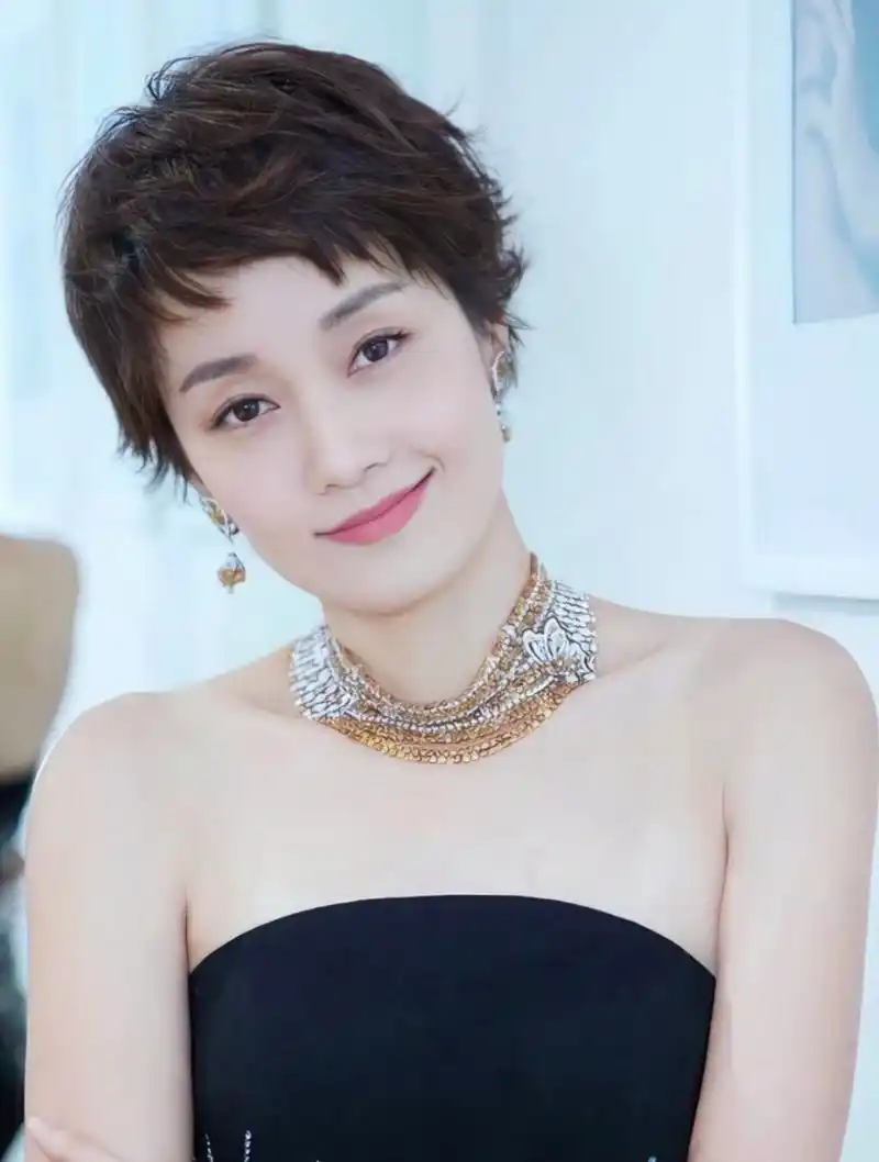 离婚四年后文章马伊琍再度同框,对比惊人,他老了她却依旧美丽