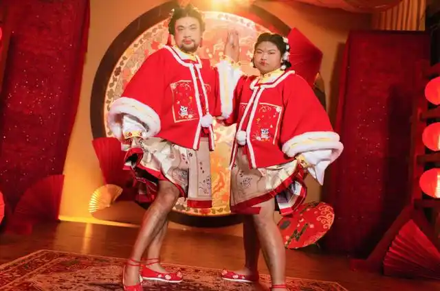 1米8大汉cos国风妹子拜年辣眼网友一脸嫌弃大哥腿毛刮一刮