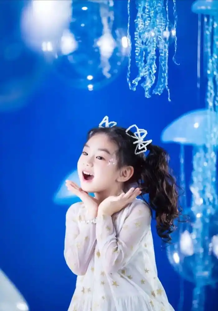 李乐祺"整容式"长大,本以为复制戚薇的模样,谁承想美出新高度