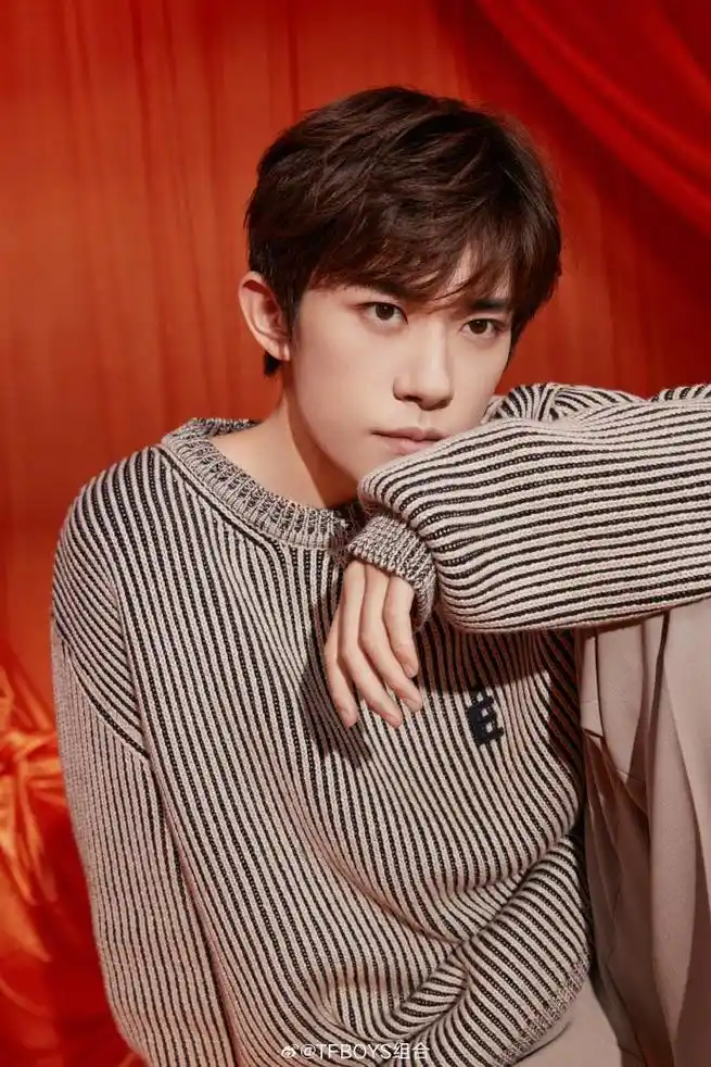 tfboys发布最新官方合照写真:共同见证少年由青涩懵懂到璀璨耀眼-上游