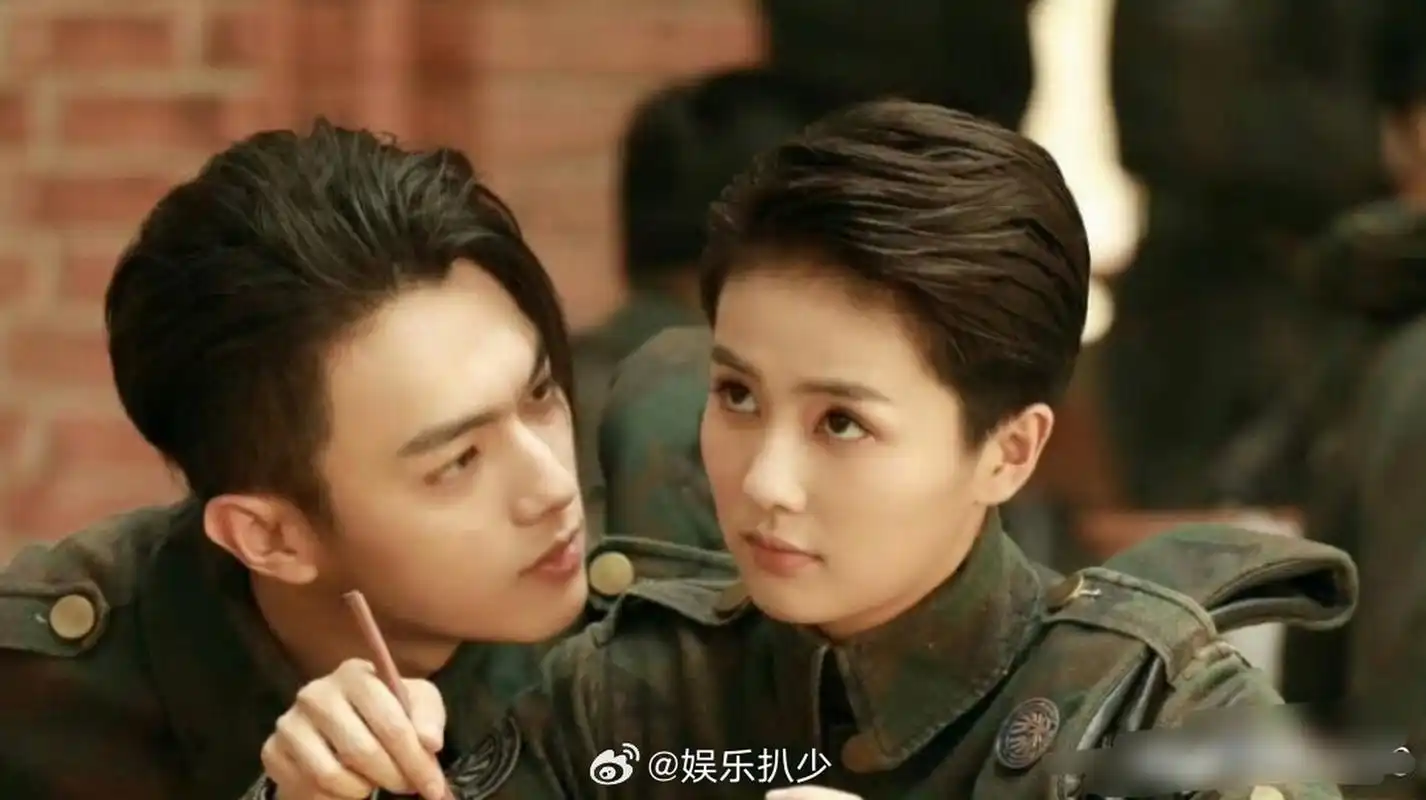 许凯居然和内娱四大普女都合作过:白鹿烈火军校,赵露思蓝色生死恋