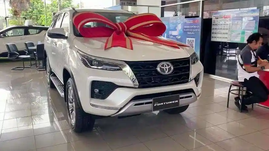 2020款丰田奔跑者fortuner,全面了解外观内饰,给个不买的理由!