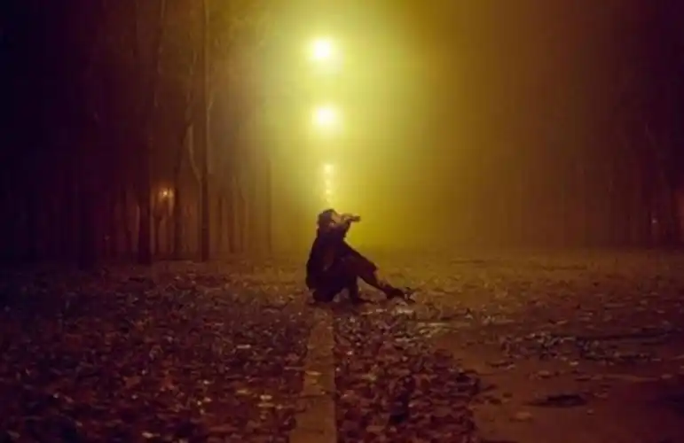 撕心裂肺男人伤感图片