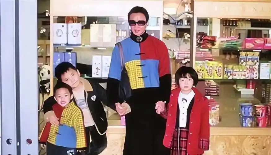 金星被儿子问我是你亲生的吗金星妈妈以前是个男孩子