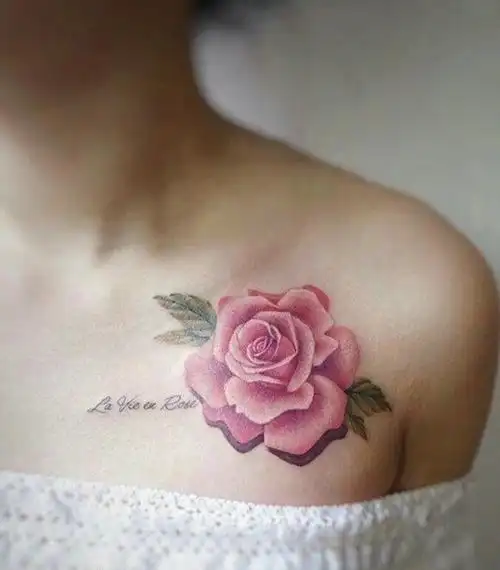 适合女生的胸前性感玫瑰纹身图案