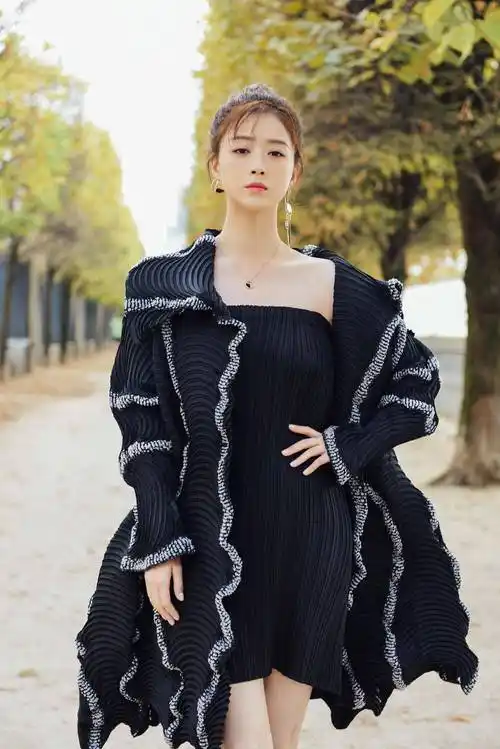 原创蒋欣的大骨架显壮一字肩连衣裙优雅大气不显胖还非常漂亮大方