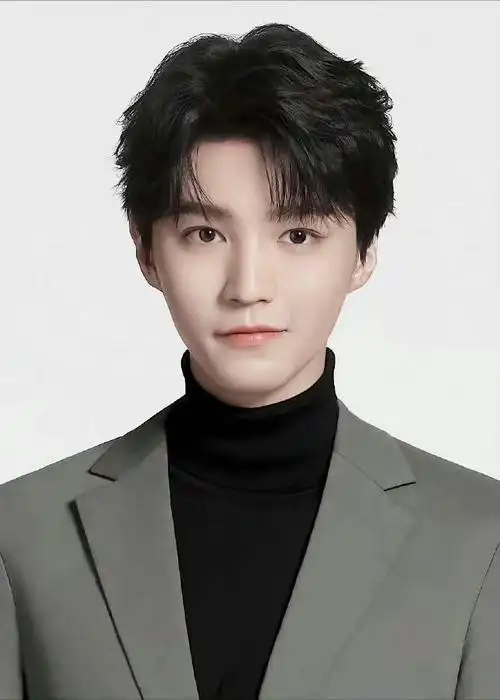 内娱没有颜值尴尬期的明星#这个热搜简直写了王俊凯的名字,有图有