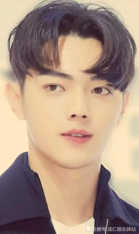 许凯因为饰演了《延禧攻略》而走红,不过当时许凯出道的时候也经过了