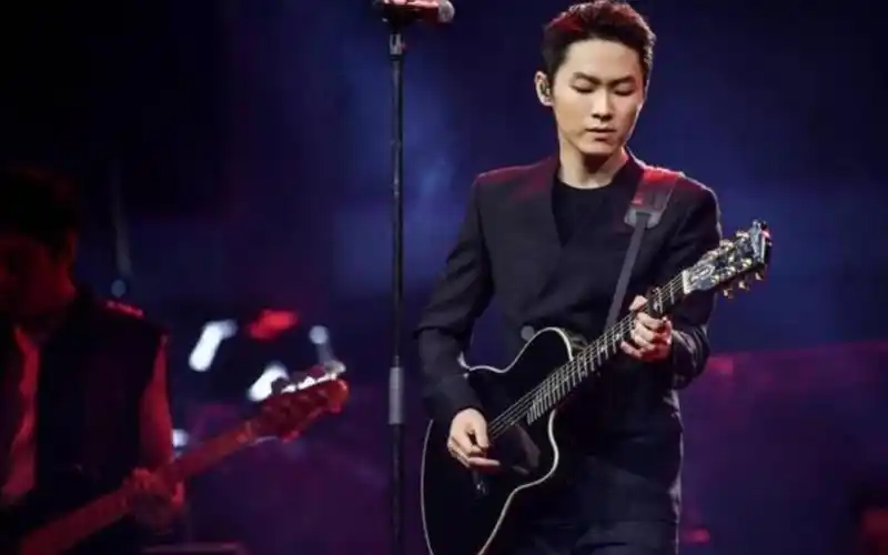 表态 (live) 中国新说唱2019 第11期----梁博/新秀 和声版伴奏