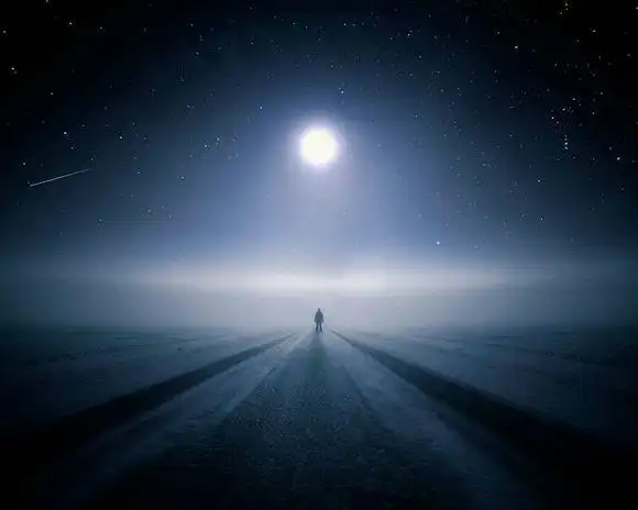 一个人的背影孤单的图片:是你还是风景 看湿了我的眼睛_伤感图片_窝窝