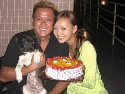 魏骏杰与妻子张利华(资料图)