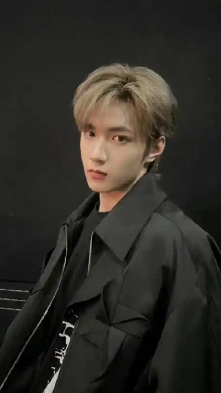 刘耀文这个发色真的是百看不厌