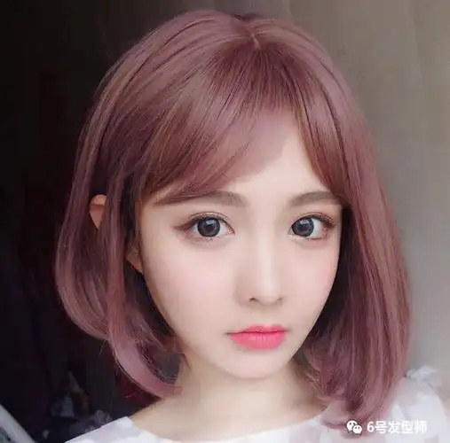 脸大鼻子塌适合什么发型