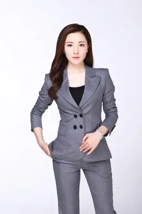 a>财经频道主持人下载火拼斗地主app央视章艳:啥是佩奇?