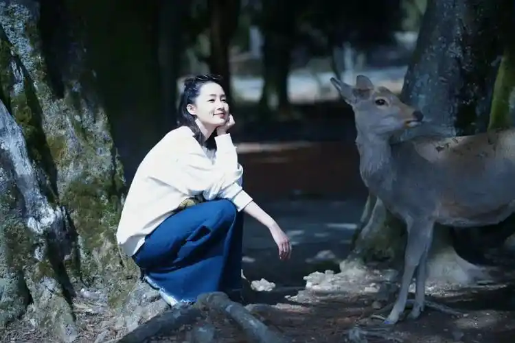 记忆如秋千反复在脑海盘旋#李沁 #旧照新发 - 抖音